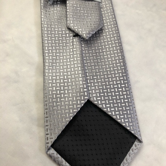 Geoffrey Beene polyester tie silver - Picture 2 of 3